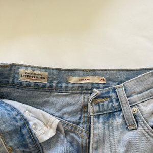 Levi's Mom Jean 24